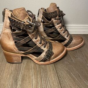 Freebird Cheyenne Size 6 Leather Ankle Boots Taupe Multi